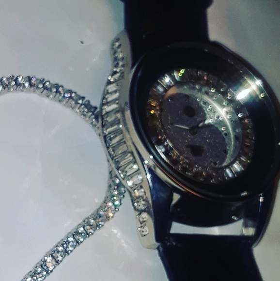 Iced out bezel  watch - Picture 3 of 3